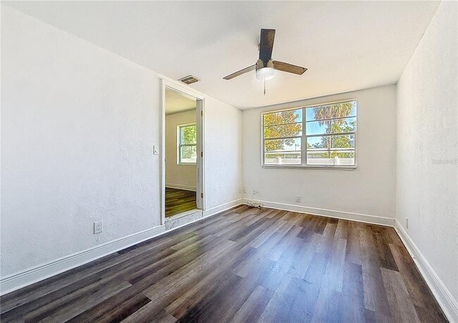 Building Photo - 2100 28th Ave N