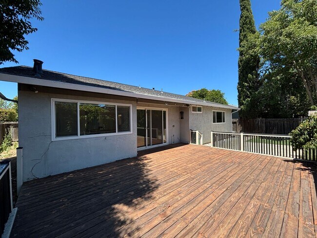 Building Photo - Move-In Ready Home with Remodeled Kitchen and Baths