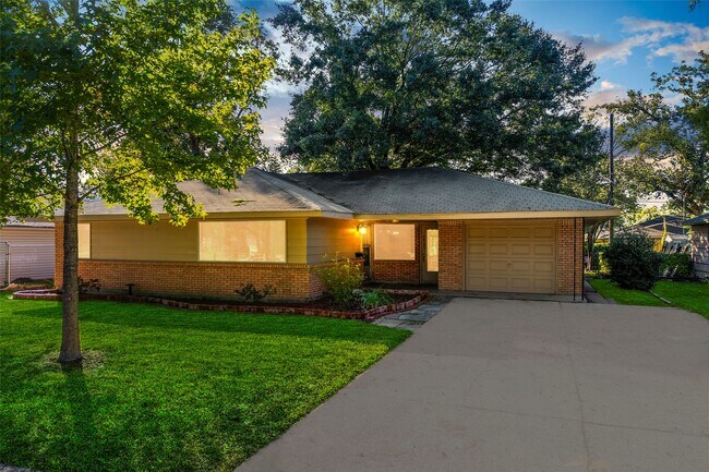 Primary Photo - 4413 W 43rd St