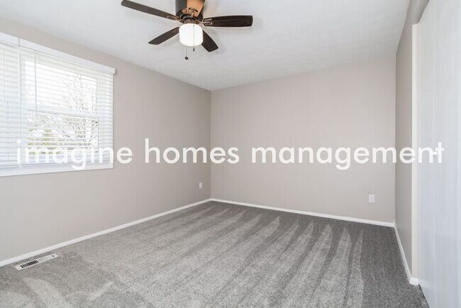 Building Photo - Available in June! Fully Renovated 4 Bedro...