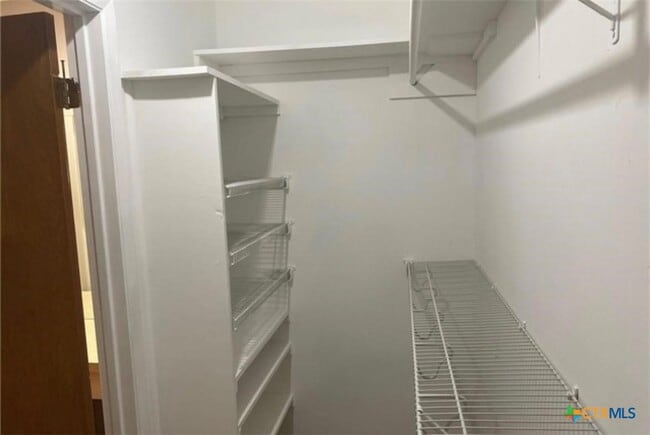Building Photo - 200 Uecker Dr