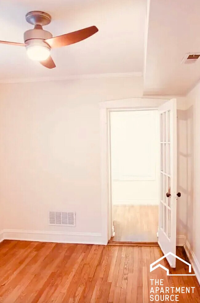 Building Photo - 2839 W Nelson St