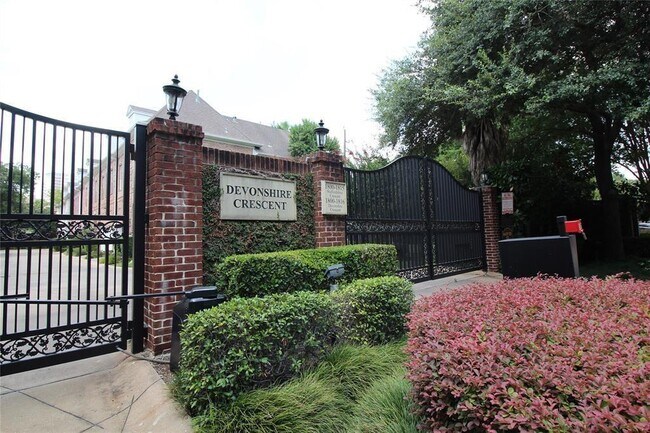 Primary Photo - 1816 Devonshire Crescent