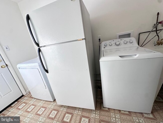 Building Photo - 2 W High Ridge Rd