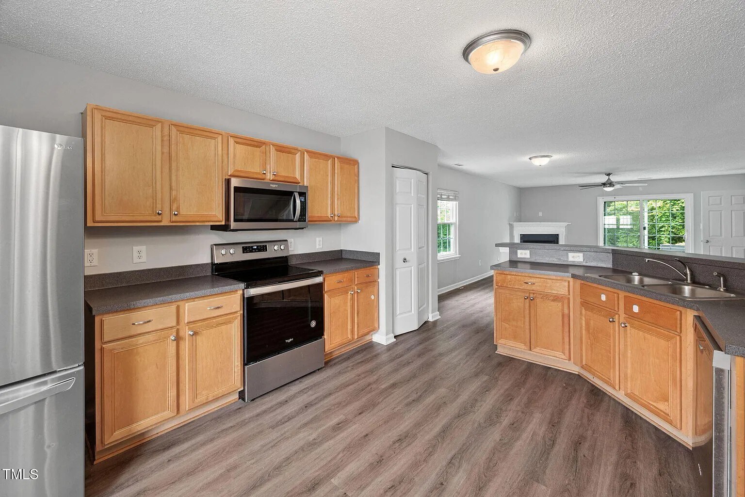 Kitchen - 2018 Grassy Banks Dr
