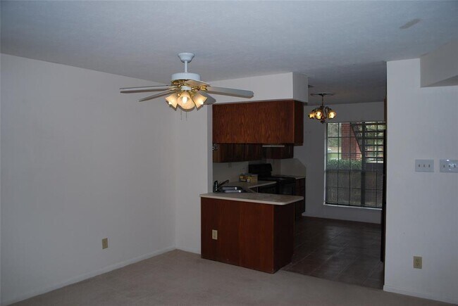 Building Photo - 200 Panorama Dr