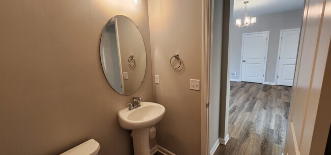 Building Photo - 1515 100th Ave NW