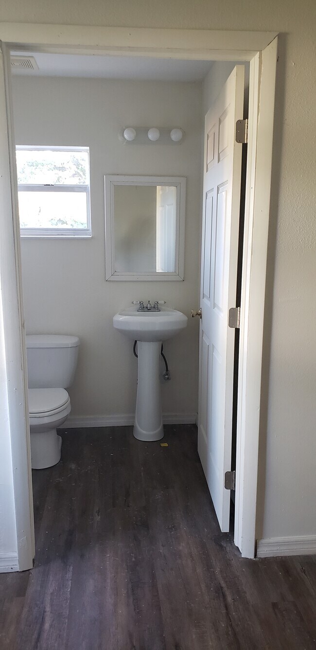 Building Photo - 1921 Kumquat Dr