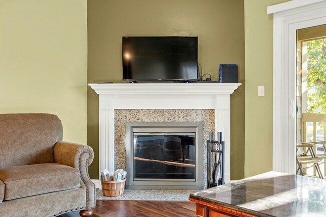 Building Photo - 4530 Village Ct