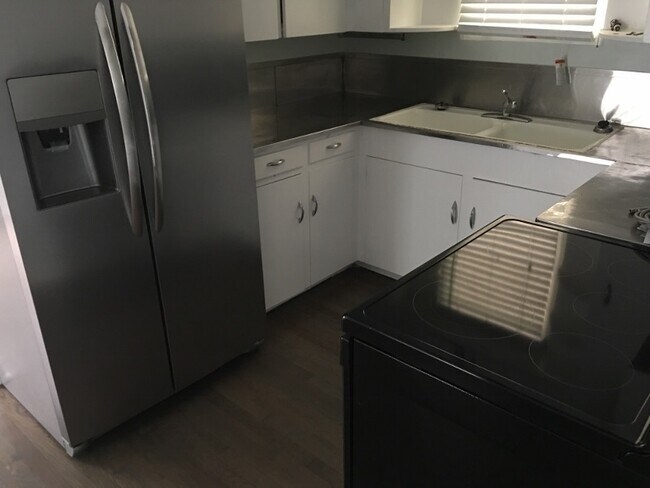 Building Photo - 1316 N Adams St