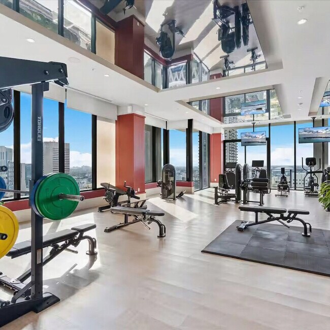 Building Photo - 11 NE 6th St