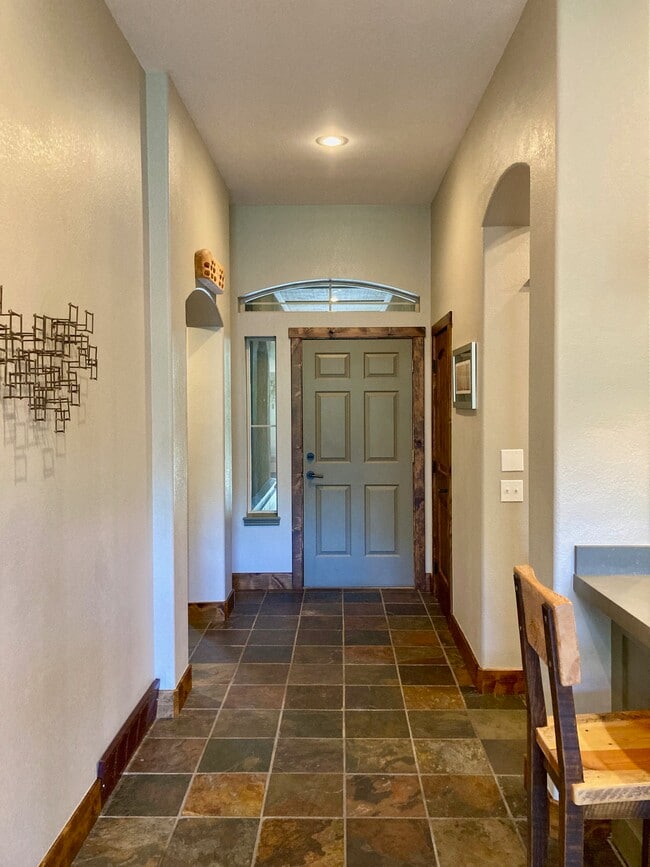 Building Photo - 4087 Worthington Dr