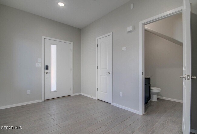 Building Photo - 916 Mormon Tea Dr