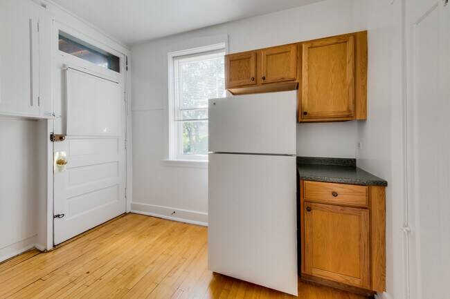 Building Photo - 1919 W Estes Ave