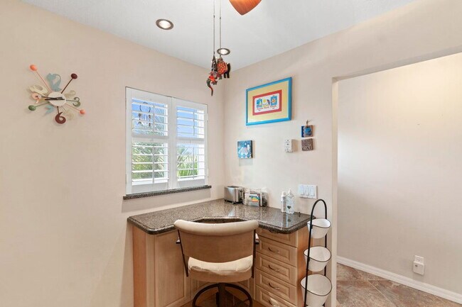 Building Photo - 2615 NE 1st Ct