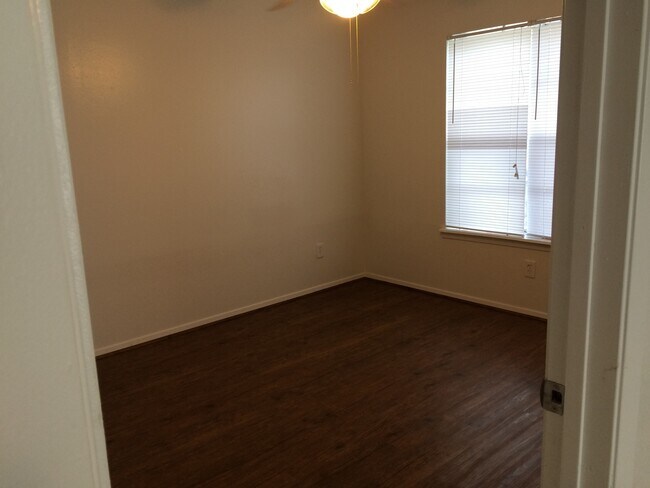 Building Photo - 3705EL