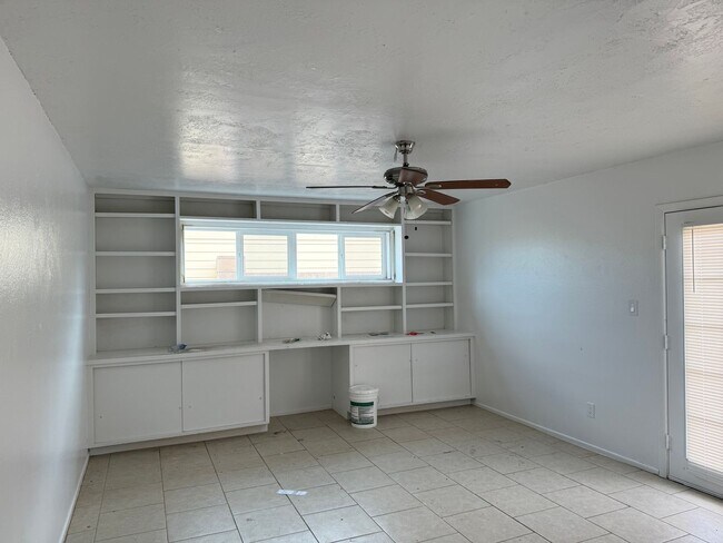 Building Photo - 5-Bedroom Home In Tempe