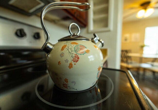 Building Photo - 240 E Hedding St