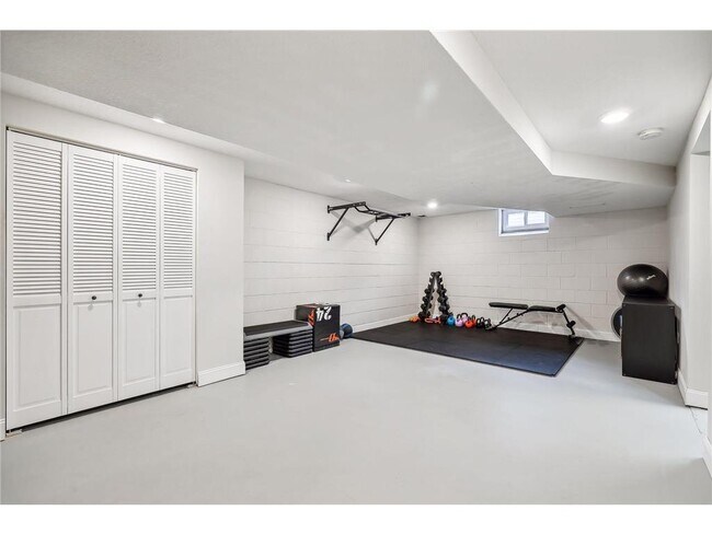 Building Photo - 18620 26th Ave N