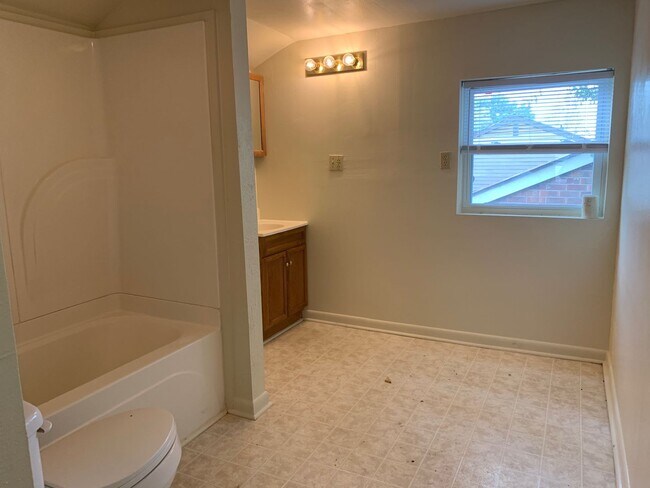 Building Photo - 8231 Bayou Fountain Ave