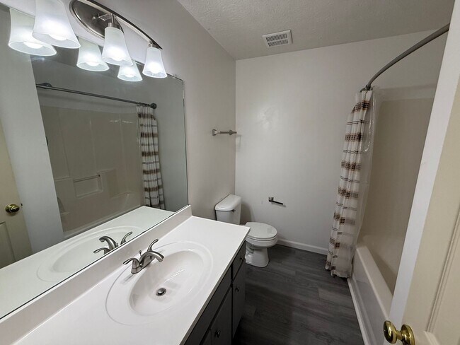 Building Photo - Charming 3-Bedroom Home in Newport News! "ASK ABOUT OUR ZERO DEPOSIT"