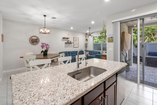 Building Photo - 8813 Via Mar Rosso