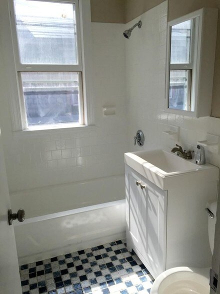 Building Photo - 158 Otis St