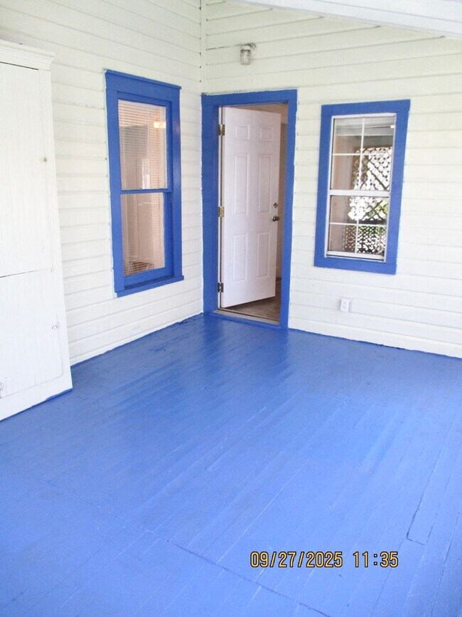 Building Photo - 131 Cottage Ln