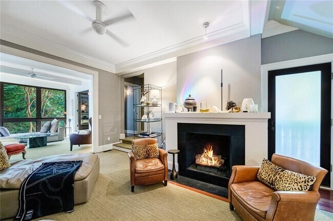 Building Photo - 868 Rosedale Rd NE