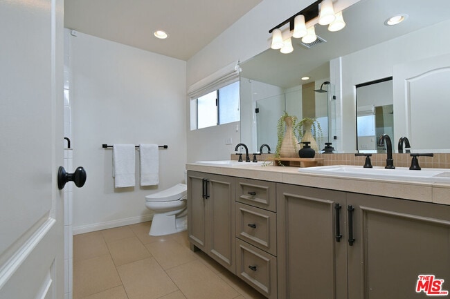 Building Photo - 12614 Morrison St