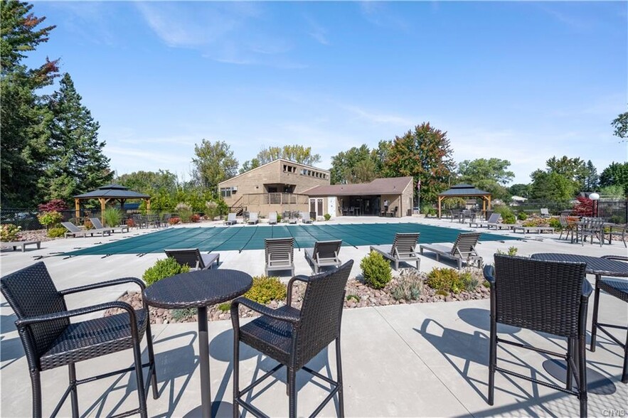 New Pool & Dining - 44 Watertree Dr