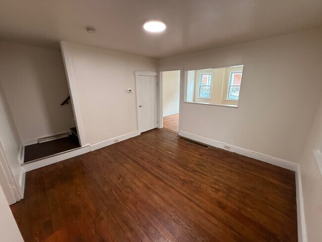 Building Photo - 448 W Vine St