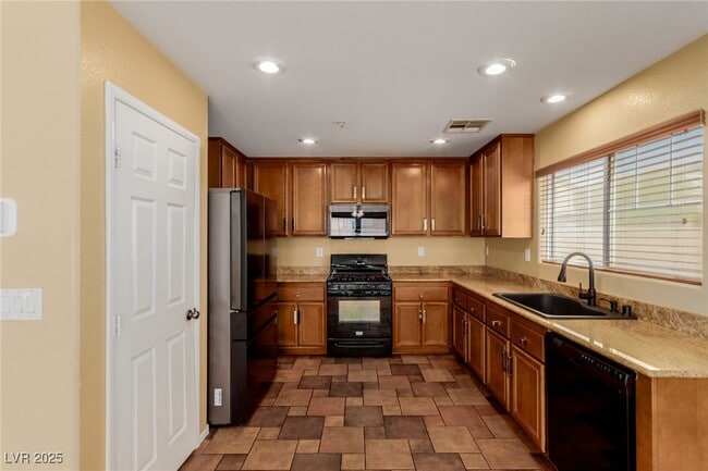 Building Photo - 179 Redwood Pond Dr