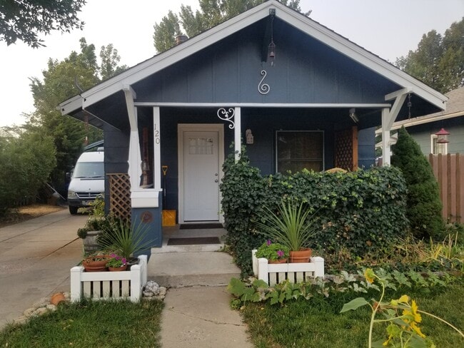 Building Photo - 120 W 10th St