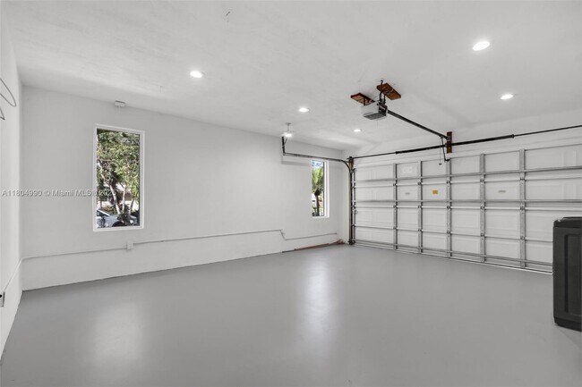 Building Photo - 17505 SW 91st Ave