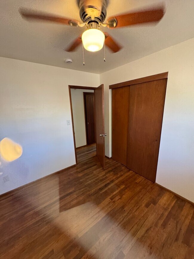 Building Photo - Freshly Updated 3 Bedroom 1 bath Home with Garage, Fenced Yard & Pet Friendly!