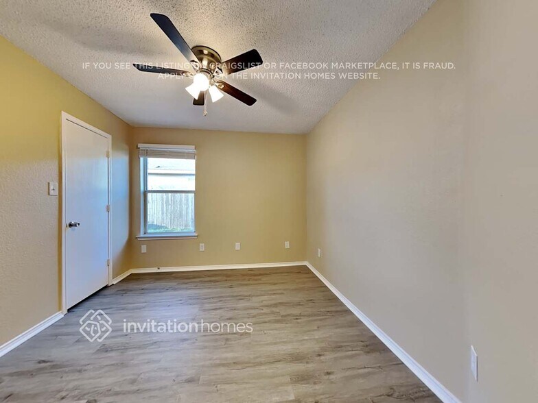 Building Photo - 10648 Shadywood Dr