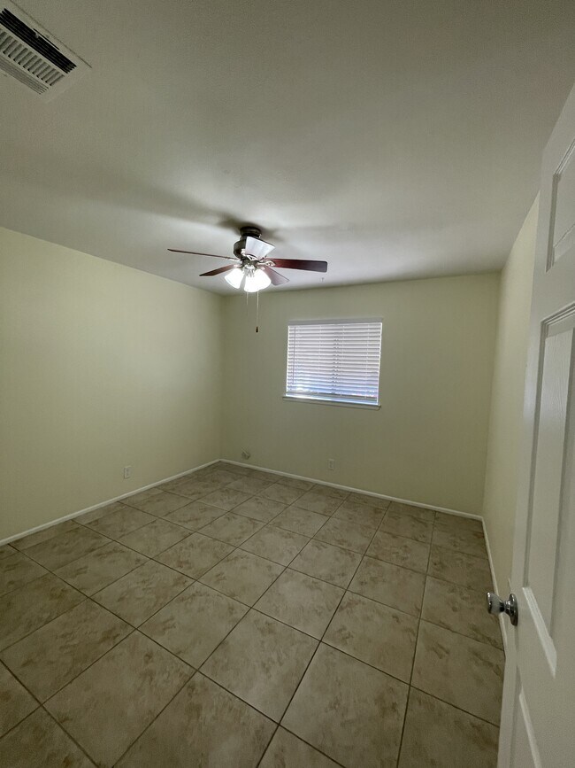 Building Photo - 6306 Madeleine Dr