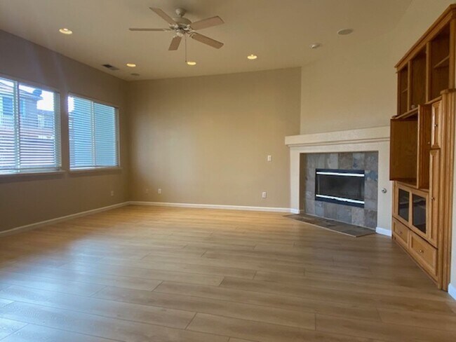 Building Photo - Available 12/1/25 Immaculate home in West ...