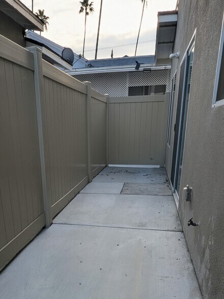 Private Fenced Patio - 342 Pasadena Ave