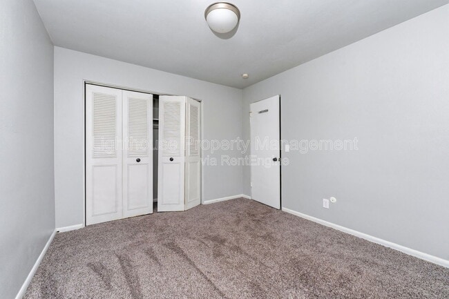 Building Photo - 1926 Sunnyside Dr