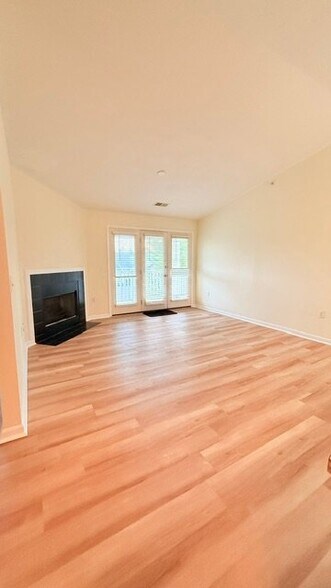 Building Photo - 3044 Westminster Dr