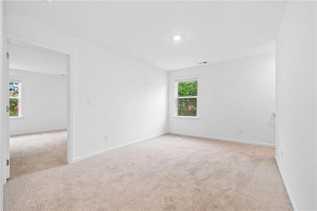 Building Photo - 788 Evergreen Rd