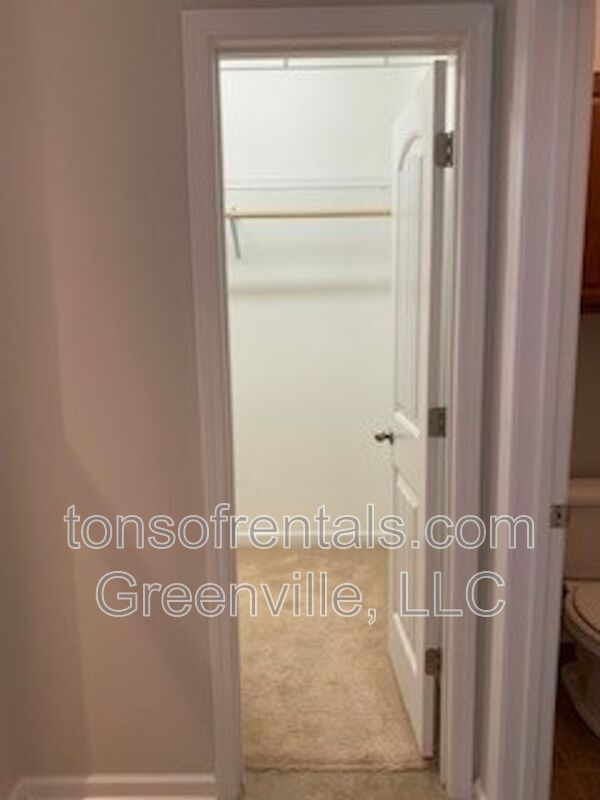 Building Photo - 205 Silver Hawk Dr