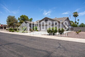 Building Photo - Beautiful Home Located in The Links