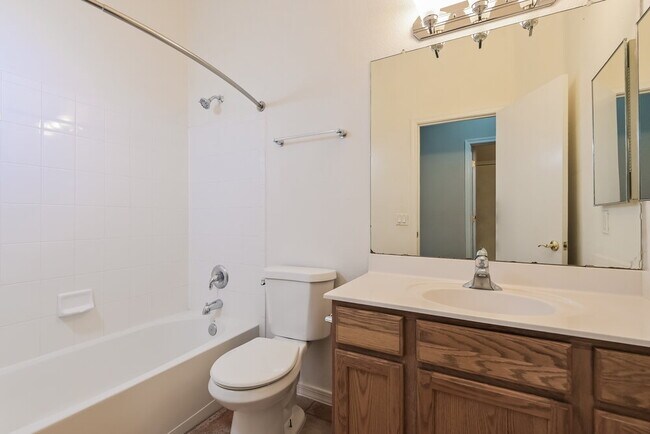 Building Photo - 122 E Camino Rancho Cielo