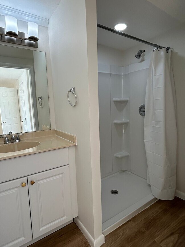 Building Photo - 216 Whitherspoon Ln