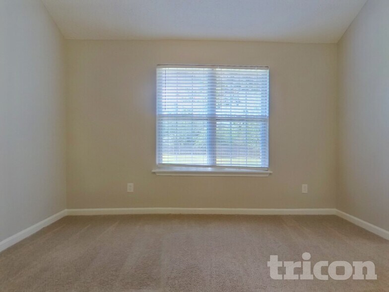 Building Photo - 300 Willow Forks Ct