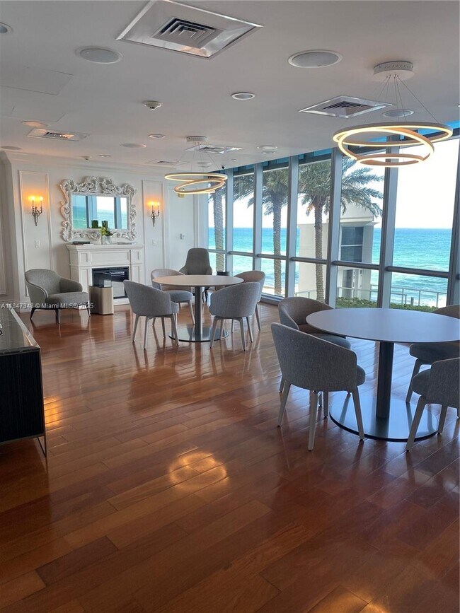 Building Photo - 17121 Collins Ave