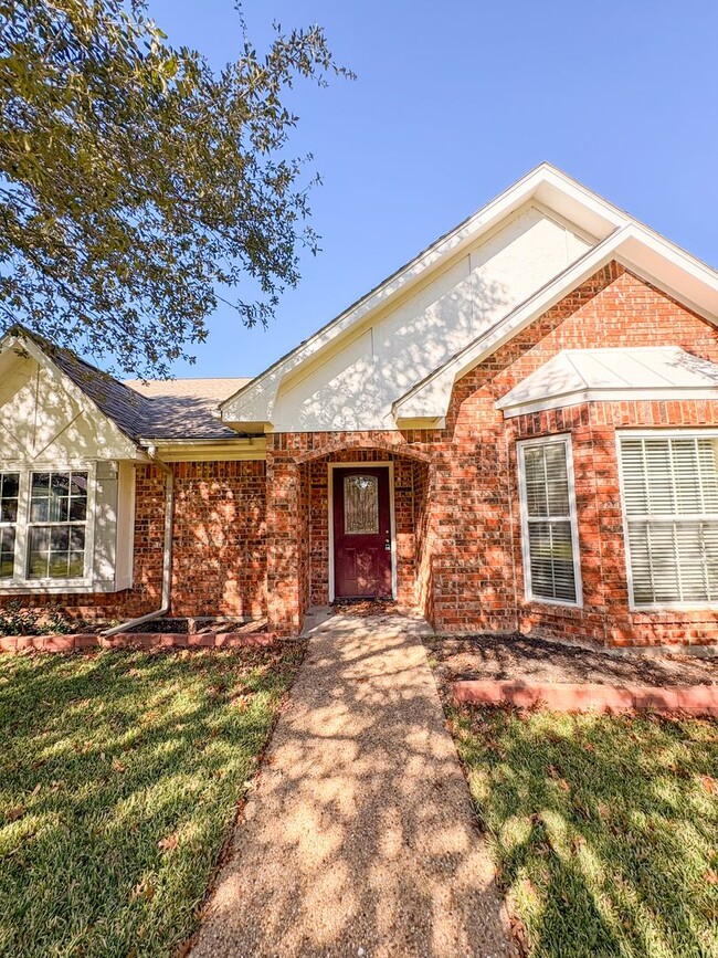 Building Photo - 1221 Walden St